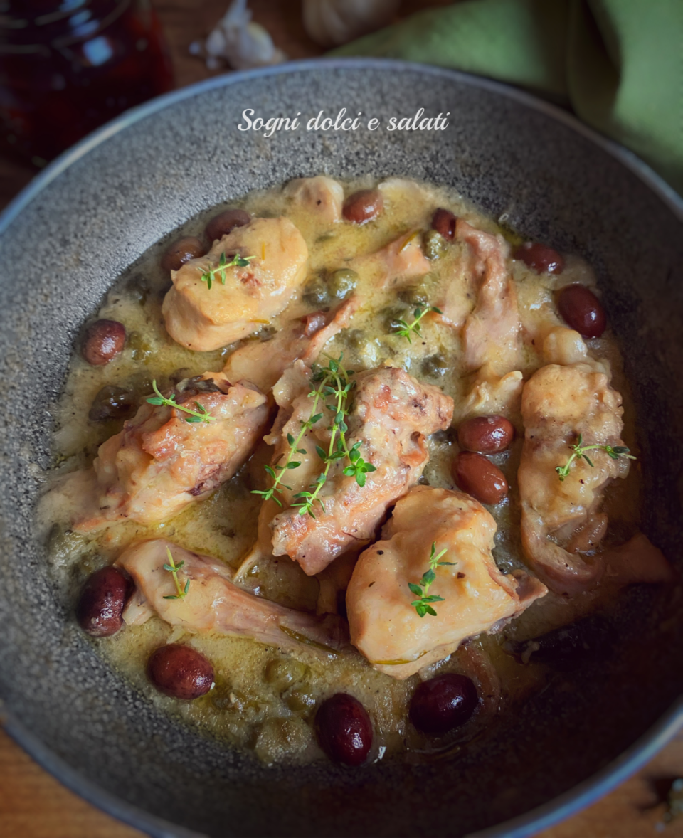 Coniglio in padella con capperi e olive
