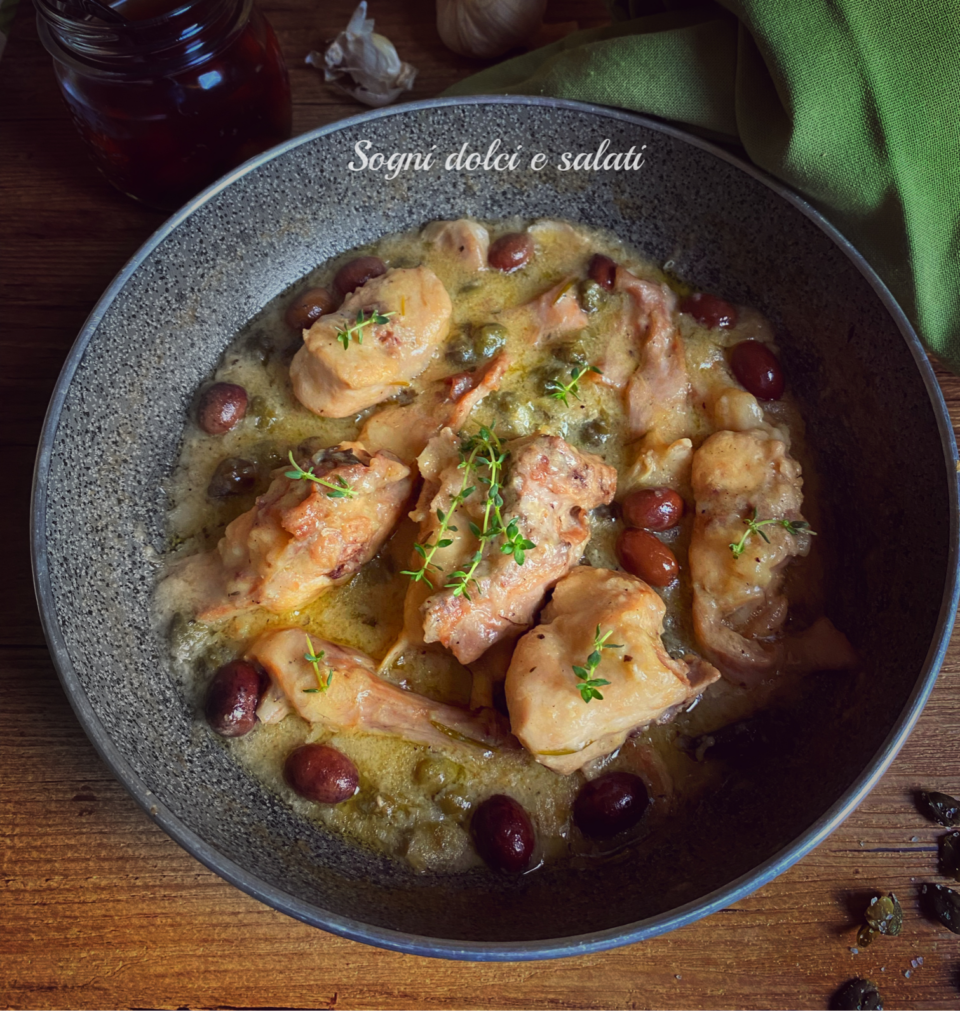 Coniglio in padella con capperi e olive