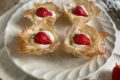 Cestini croccanti con panna e fragole
