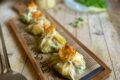 Fagottini di fillo con piselli e brie